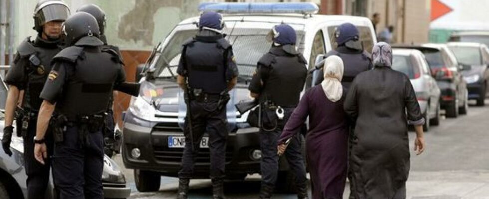 La Police arrete deux personnes dont un mineur lors dune