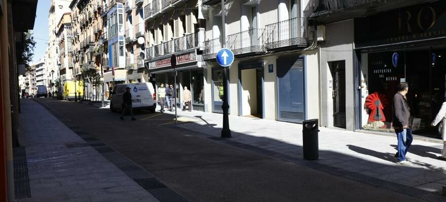 La rue Manifestacion rouvre apres sa renovation et apres avoir