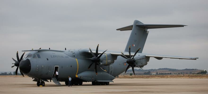 Le gouvernement envisage denvoyer mercredi un troisieme avion pour evacuer