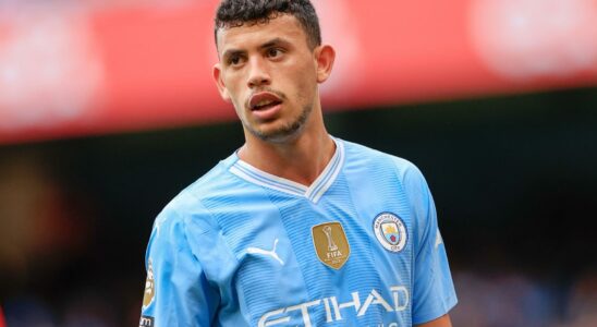 Le joueur de Manchester City Nunes arrete pour avoir vole