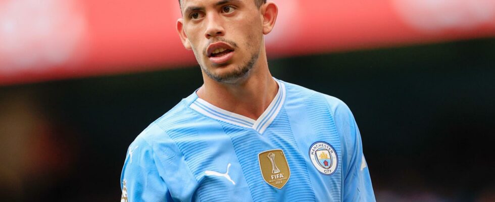 Le joueur de Manchester City Nunes arrete pour avoir vole