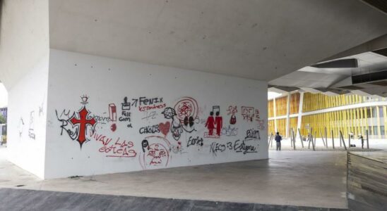 Les graffitis reviennent sur ce batiment emblematique trois mois apres