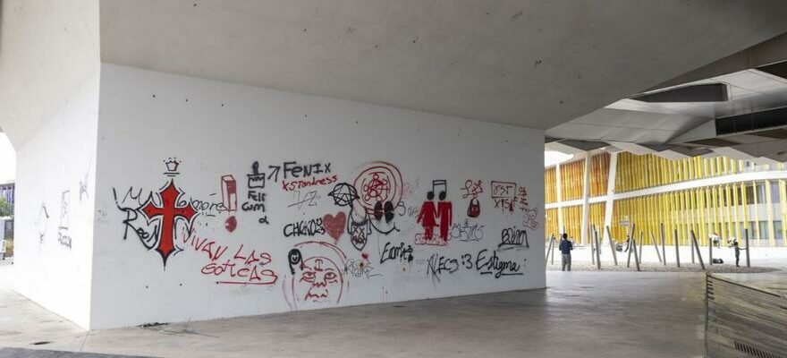 Les graffitis reviennent sur ce batiment emblematique trois mois apres