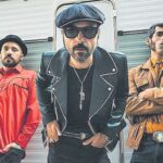 Les side cars exposent leur rock energique sur la Plaza del