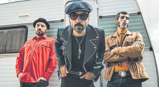 Les side cars exposent leur rock energique sur la Plaza del