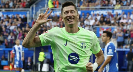 Lewandowski samuse avec un triple contre Alaves et place Barcelone