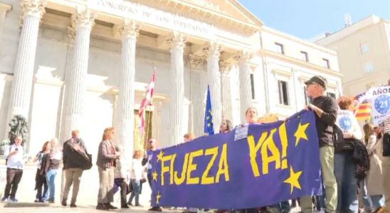 Manifestation devant le Congres contre labus du travail temporaire dans