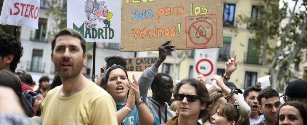 Plus de 20 000 personnes manifestent a Madrid contre les