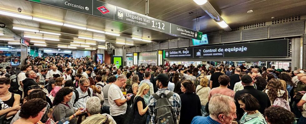 Pres de 14 000 passagers et 48 trains touches aujourdhui