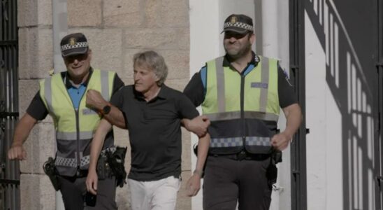 RUE ARRETEE Jesus Calleja est arrete par la police