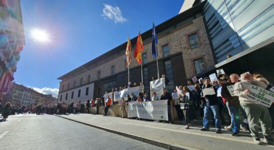 Teruel defend la Sante Publique arme de banderoles et de