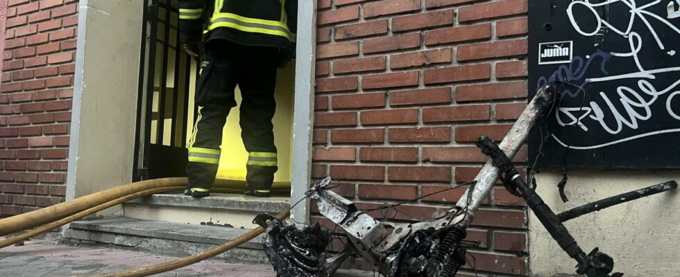 Un scooter electrique provoque un incendie dans une maison a