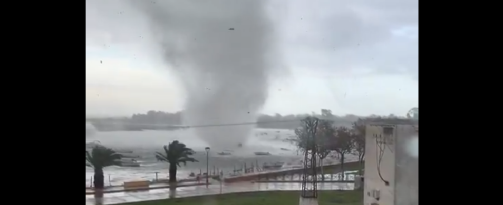 Une tornade marine seme la peur a Huelva et fait