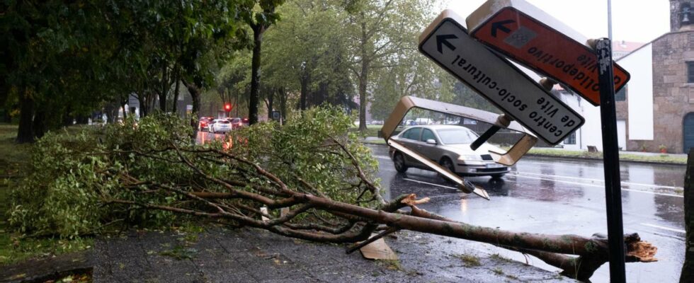 fortes pluies et vents de plus de 200 kmh