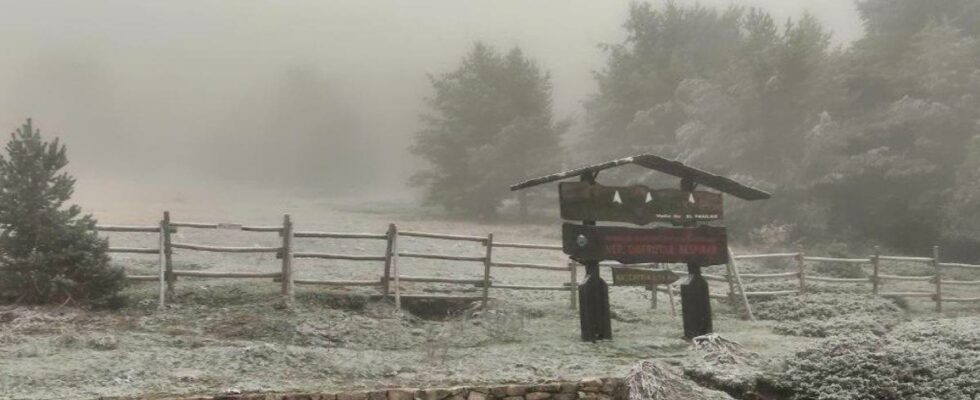 les images des premiers flocons dans les zones les plus