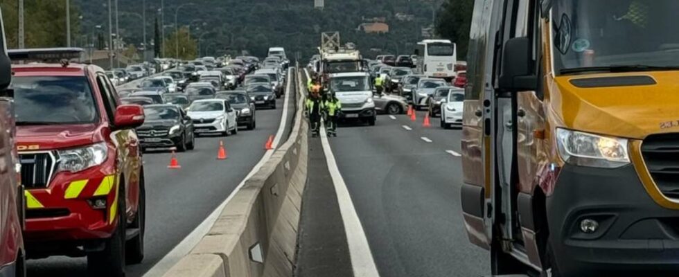 une femme grievement blessee et neuf legerement blessees apres une