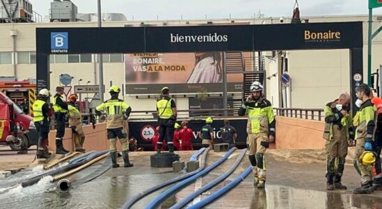 50 pompiers et membres de lUME entrent dans le parking