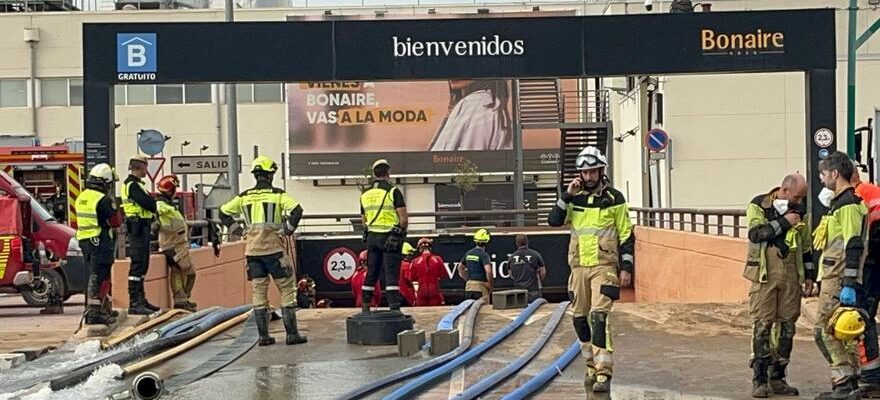 50 pompiers et membres de lUME entrent dans le parking