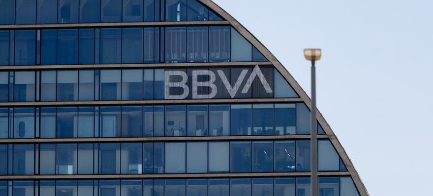 BBVA envisage dintenter une action en justice contre Sabadell pour