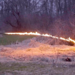 Cest ainsi quils utilisent des drones lance flammes sur le champ