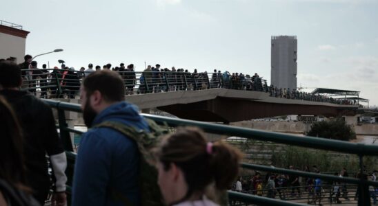 Des milliers de Valenciens se rendent a pied a Paiporta