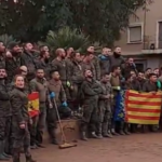 La Legion chante son hymne a Paiporta avec les drapeaux