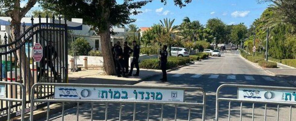 La police israelienne arrete trois suspects pour avoir lance des