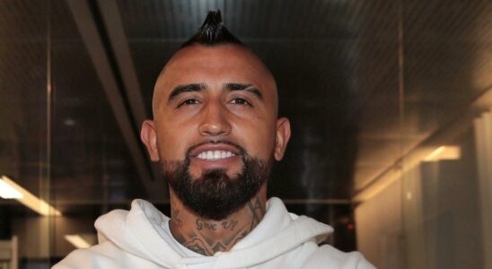 Lancien footballeur de Barcelone Arturo Vidal signale pour agression sexuelle