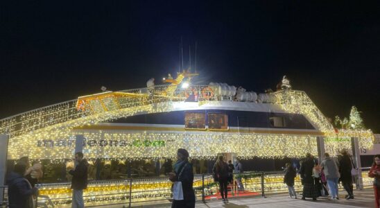 Le Barco do Nadal commence son voyage a travers lestuaire