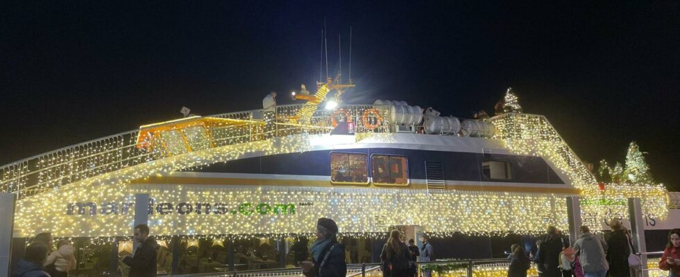 Le Barco do Nadal commence son voyage a travers lestuaire