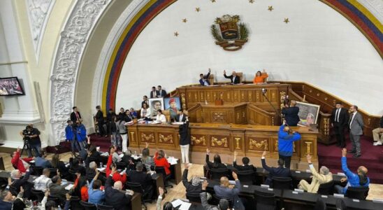 Le Parlement venezuelien approuve une loi qui punit severement les