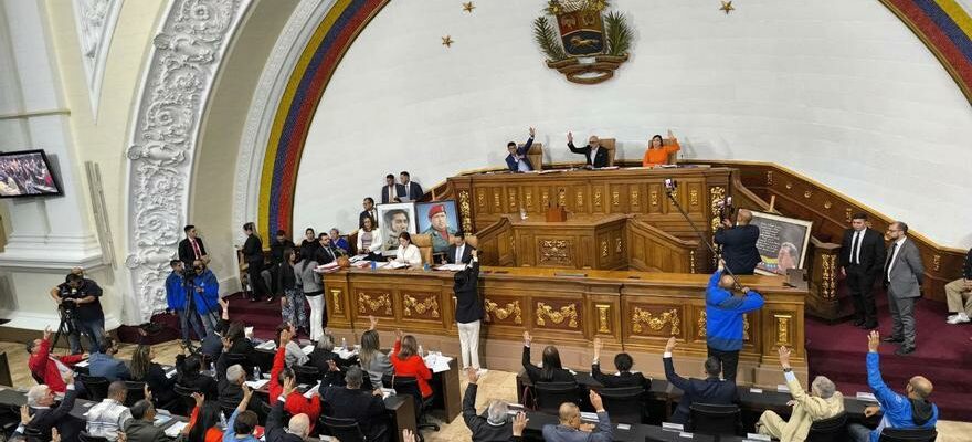 Le Parlement venezuelien approuve une loi qui punit severement les