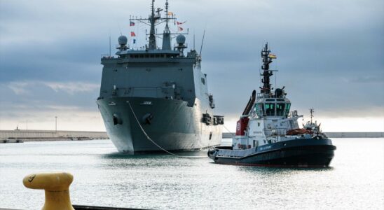 Le navire de la marine Galicia arrive a