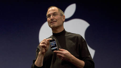 Le patron de la television russe compare Steve Jobs a