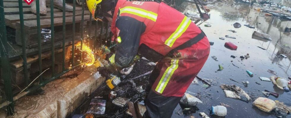 Les images du travail des pompiers dAlicante ce matin a