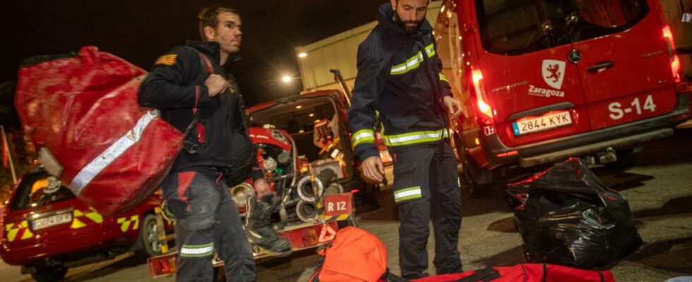 Les pompiers de Saragosse rentrent chez eux apres avoir aide