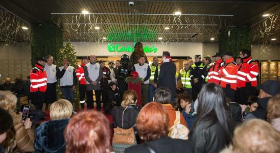 NOEL EL CORTE ANGLES Des centaines de personnes participent