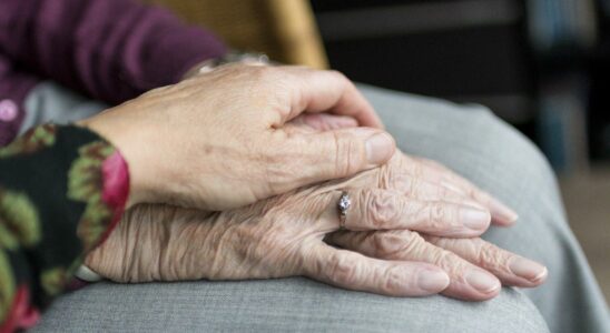 Un ancien employe dune maison de retraite arrete pour avoir