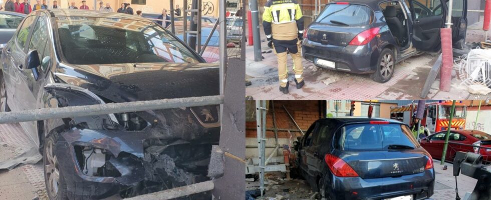 Un conducteur de voiture blesse apres avoir percute un echafaudage