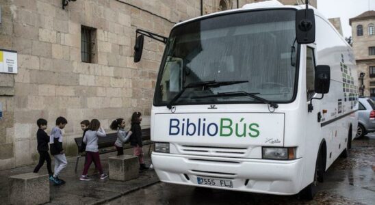 Un jeune homme meurt heurte par le BiblioBus