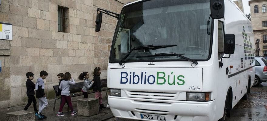 Un jeune homme meurt heurte par le BiblioBus