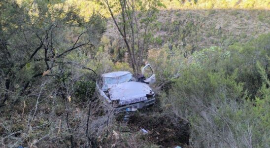 Une personne decede apres avoir quitte la route et chute