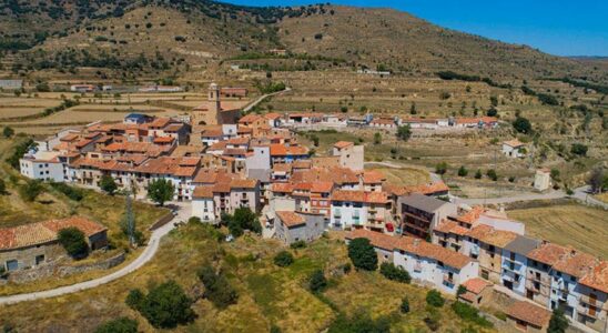 VILLES DARAGON La petite ville de Teruel avec le