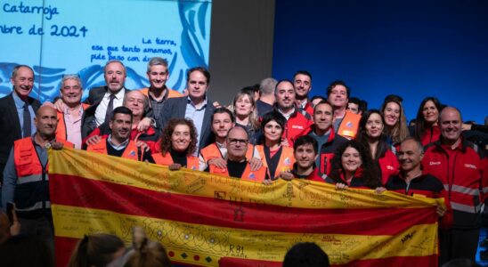 Aragon reconnait les 1500 soldats qui ont repondu a lappel