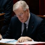 Barnier active le mecanisme qui laisse son avenir entre les