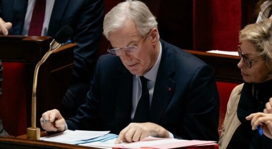 Barnier active le mecanisme qui laisse son avenir entre les