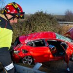 Collision spectaculaire entre des voitures particulieres avec blesses et renversement