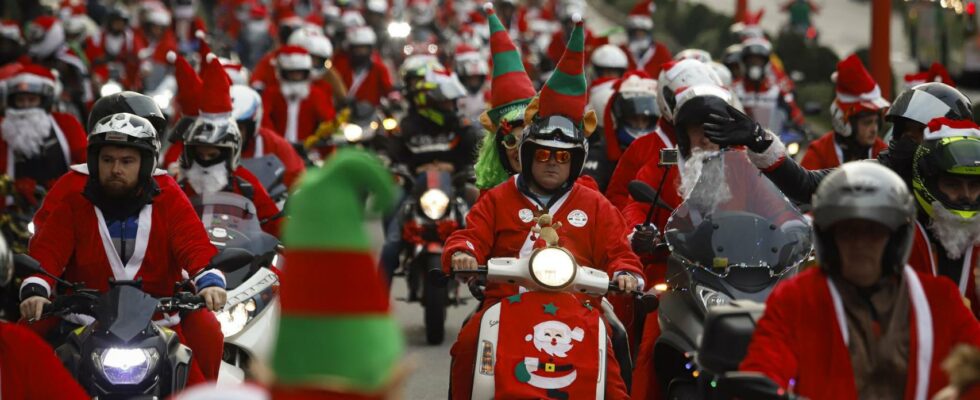 Des milliers de Papanoeles a moto ont parcouru les rues