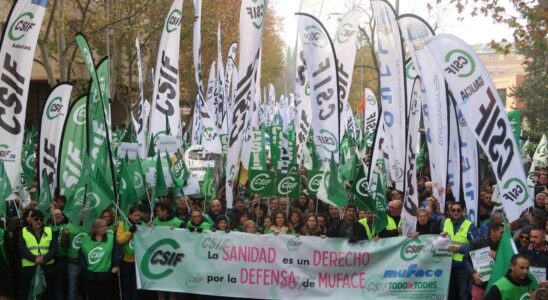 Des milliers de responsables a Madrid reclament la survie de