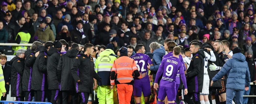 Edoardo Bove joueur de la Fiorentina seffondre en plein match